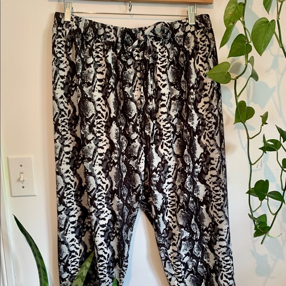 Animal print pants (3X) - Picture 2 of 3